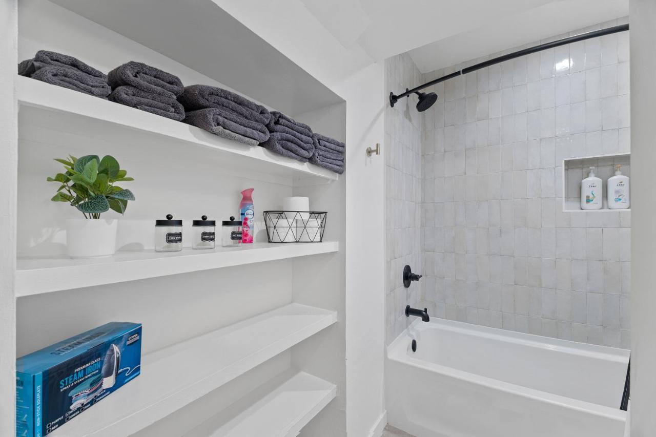 Stylish Phoenix Townhome - Foosball Table, Laundry, Parking! Exteriör bild