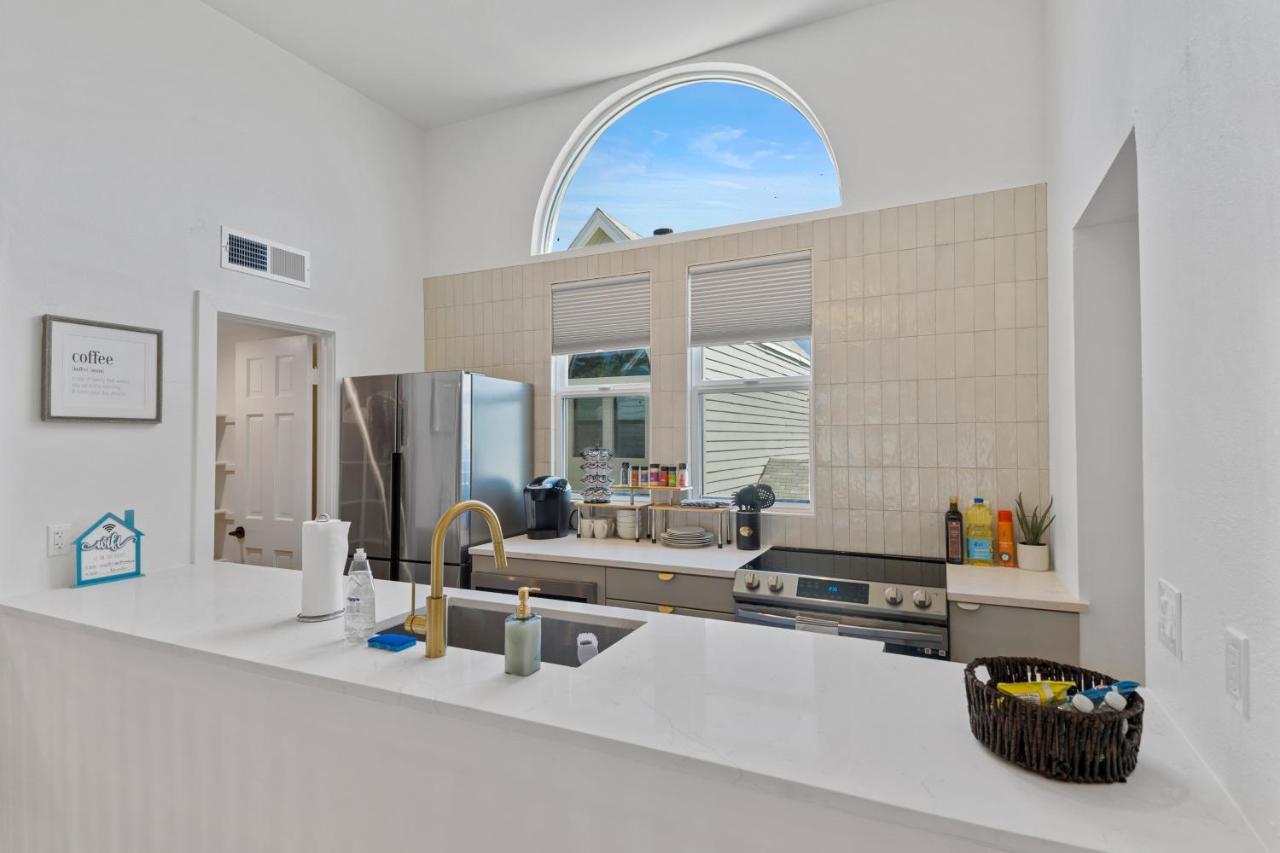 Stylish Phoenix Townhome - Foosball Table, Laundry, Parking! Exteriör bild