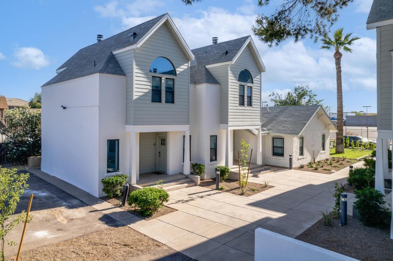 Stylish Phoenix Townhome - Foosball Table, Laundry, Parking! Exteriör bild