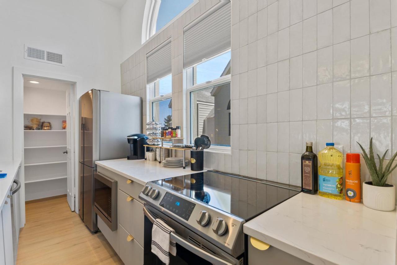 Stylish Phoenix Townhome - Foosball Table, Laundry, Parking! Exteriör bild